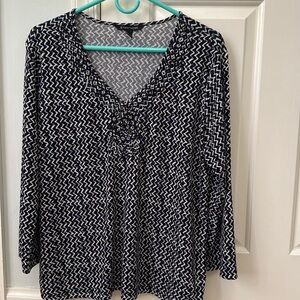 Like new blouse. Size large. Pattern is blu, light grey. N-neck